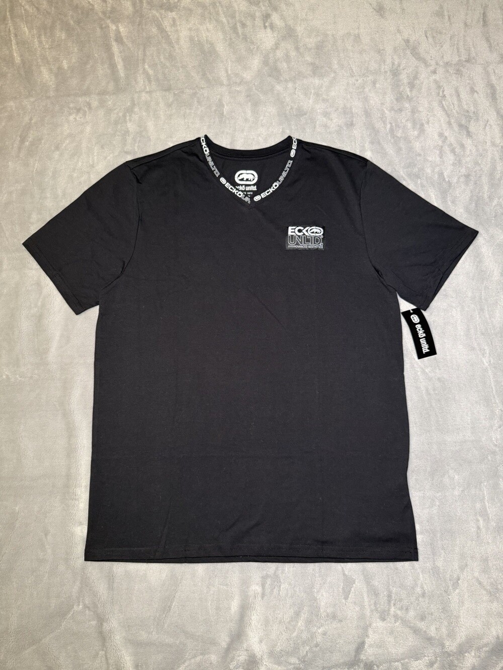 Ecko Unltd Black Vneck T-shirt Men’s Large New Streetwear Polyester Athletic